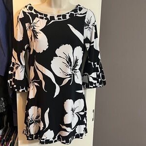 White House Black Market Black and White Floral Tunic